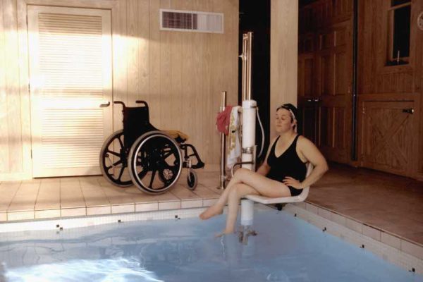disabile in piscina